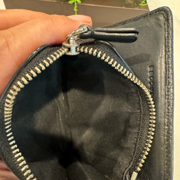 Authentic Marc Jacob’s small snap zippy wallet. - Picture 6 of 10